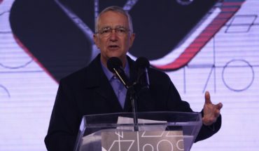 Salinas y Banco Azteca demandan por ‘daño moral’ a Proceso