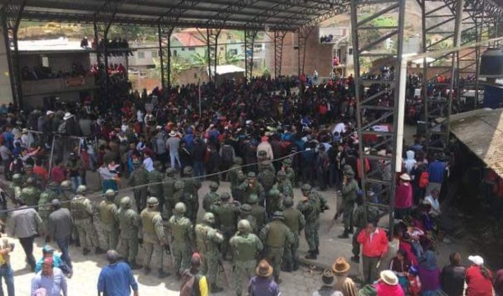 translated from Spanish: Ecuadorian government decreed curfew in strategic areas of the country