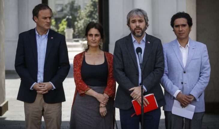 translated from Spanish: Government meets with some of the opposition and does not rule out structural changes