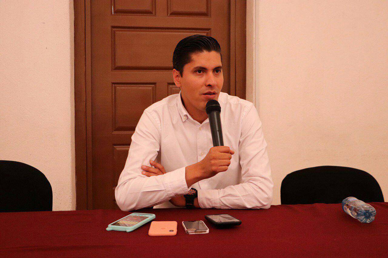 He regretted that the "All United by Michoacán y Guerrero" deal had been ignored by the President of the Republic: Javier Paredes