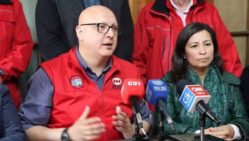 Metro Union President: "It's strange that Carabineros has been to the stations and when they burn them are gone"