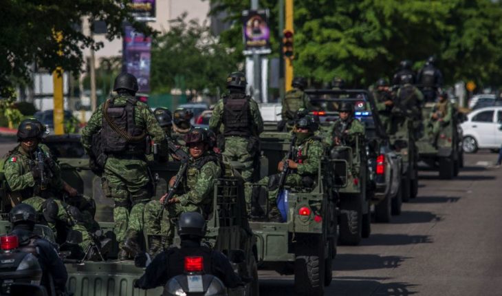 translated from Spanish: Military family leave Culiacan after recent events