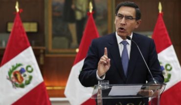 translated from Spanish: Nearly 90 percent of Peruvians support the dissolution of Congress, according to