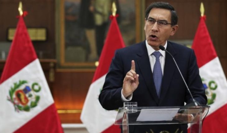 translated from Spanish: Nearly 90 percent of Peruvians support the dissolution of Congress, according to