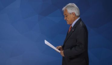 translated from Spanish: Piñera announced the suspension in the rise of public transport fares