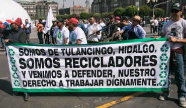 translated from Spanish: Recyclers march against initiative to privatize garbage management