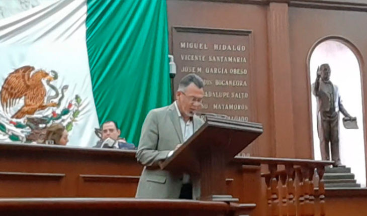translated from Spanish: Sergio Báez proposes to improve the conditions of the michoacan roads and roads