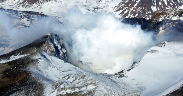 Sernageomin decrees orange alert after abnormal activity on Copahue volcano and increases exclusion radius
