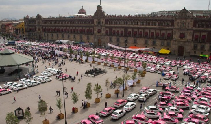 translated from Spanish: Taxi drivers will demonstrate against transport applications