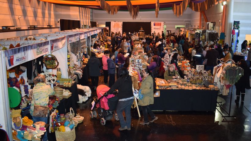 The Chiloé Women's Fair arrives in Santiago with the best of the island's craftsmanship and gastronomy