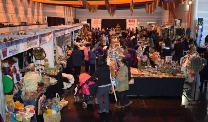 translated from Spanish: The Chiloé Women’s Fair arrives in Santiago with the best of the island’s craftsmanship and gastronomy