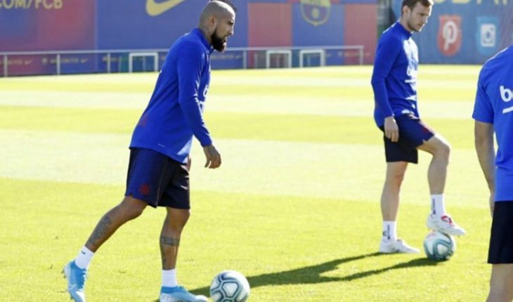 translated from Spanish: Vidal would continue in Barcelona next year