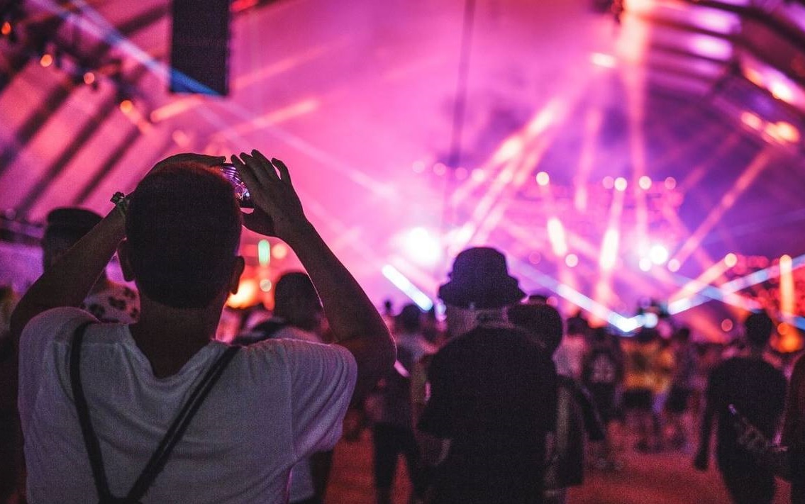 Festival de música electrónica donará parte de sus ganancias a bomberos