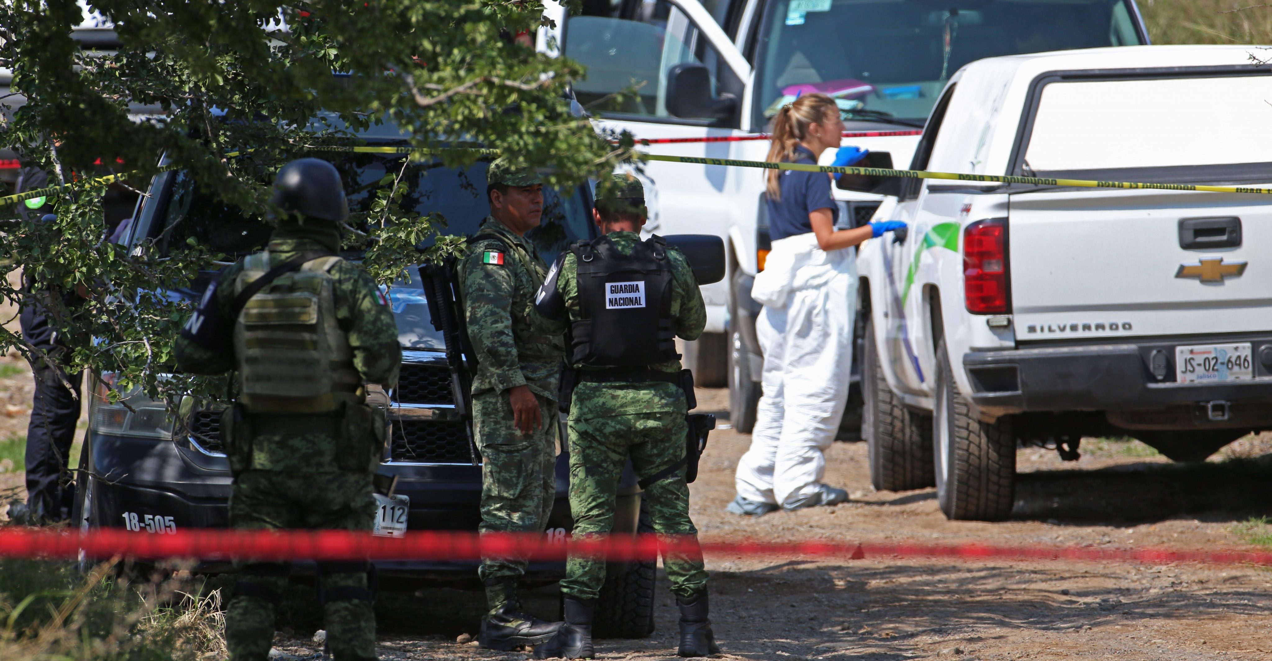Hallan 7 cadáveres con impactos de bala dentro de vehículos en Tonalá