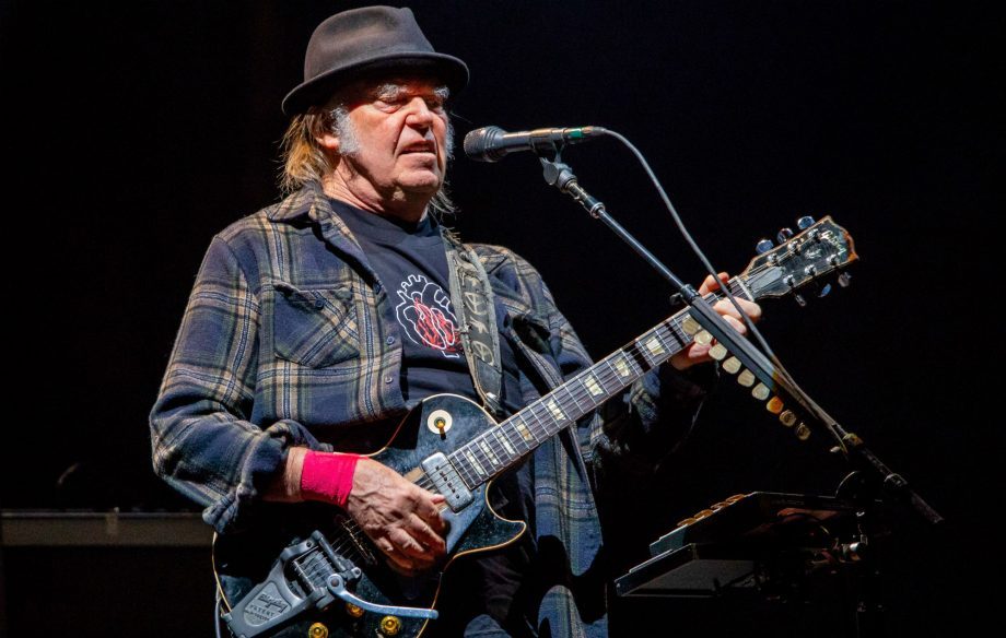 Neil Young lanzará álbum inédito de hace 45 años