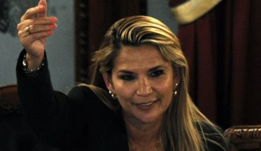 Senadora Jeanine Añez se autoproclama presidenta de Bolivia