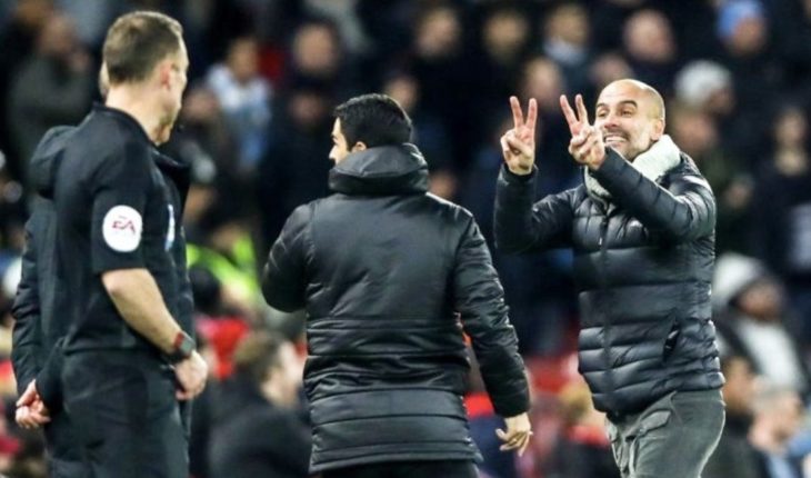 Video: Guardiola reclama e ironiza con los árbitros en caída ante Liverpool