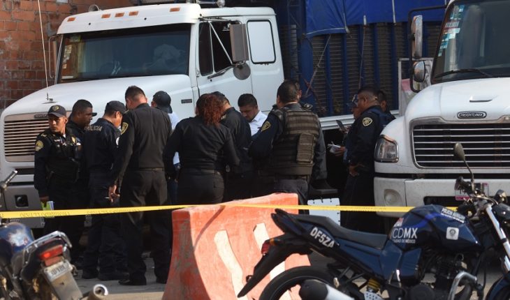 translated from Spanish: Assault attempt at CDMX Supply Center leaves one dead