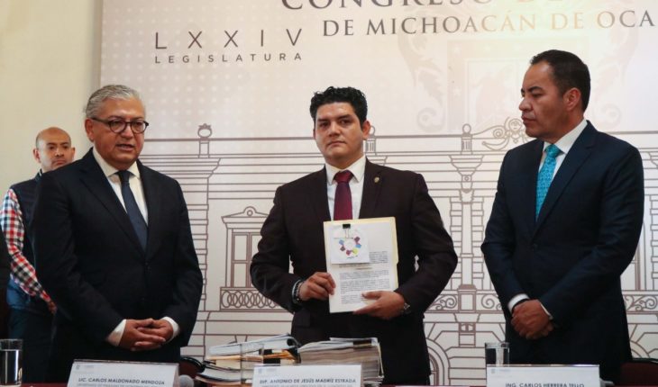 translated from Spanish: Budget for Michoacán does not include education payroll or JLCM