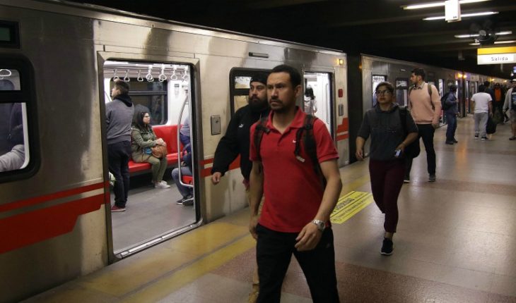 translated from Spanish: Metro to add four stations for passenger transfer tomorrow