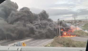 translated from Spanish: Pipe overturns, diesel spills and catches fire, in Veracruz (Video)