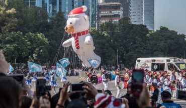 translated from Spanish: Road closures and Metrobus routes through the Christmas parade at CDMX