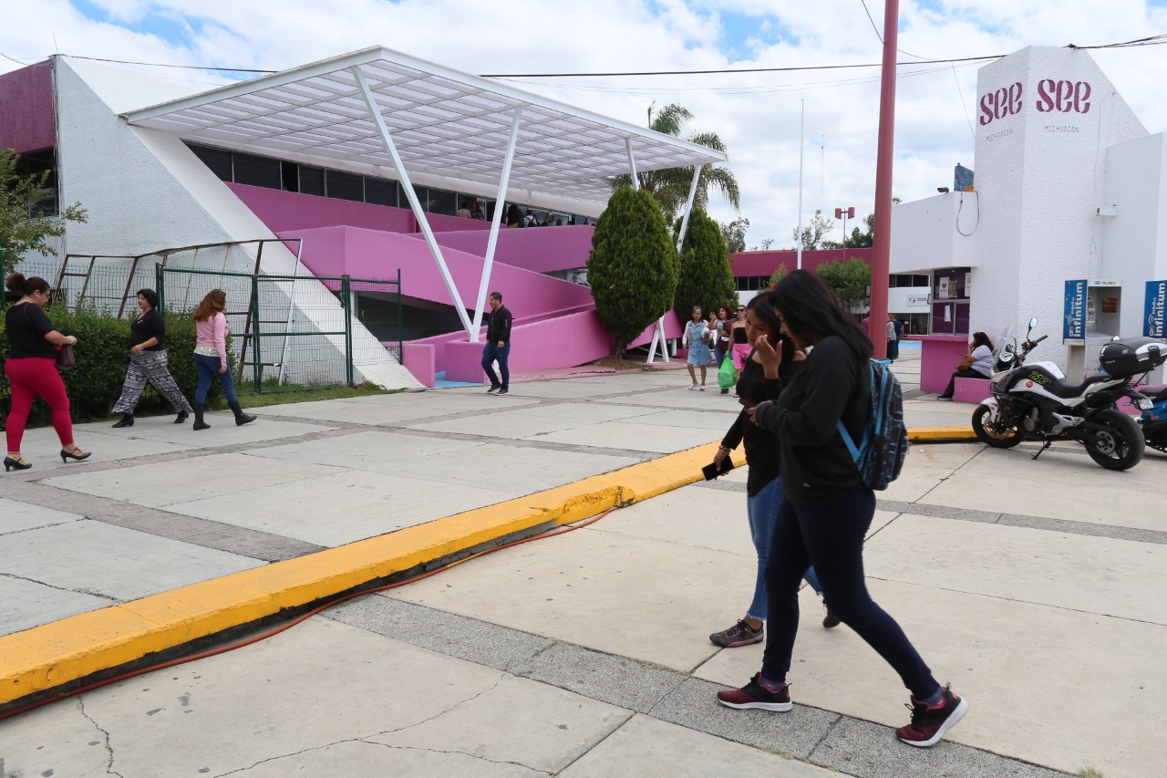 Today begins the process of handing out places to normalist graduates of Michoacán