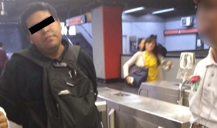 translated from Spanish: Two men are detained for sexual harassment at CDMX Metro stations