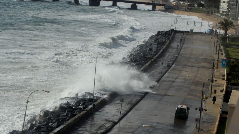 Waves up to 4 meters: tidal warnings are issued for the country's coasts