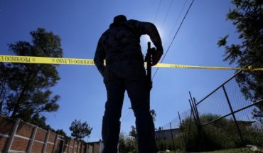 translated from Spanish: 50 people find the remains of 50 people in a clandestine grave in Jalisco