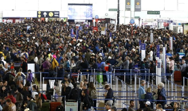 translated from Spanish: Announce high season contingency plan at Santiago Airport