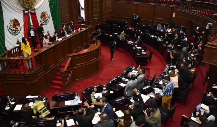 translated from Spanish: Distracted MPs unmember reforms michoacan Tax Code