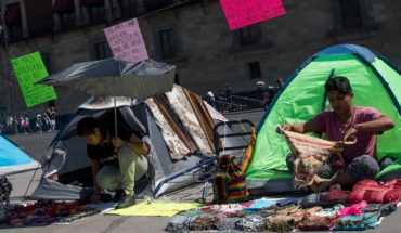 translated from Spanish: Government workers remove goods from indigenous people