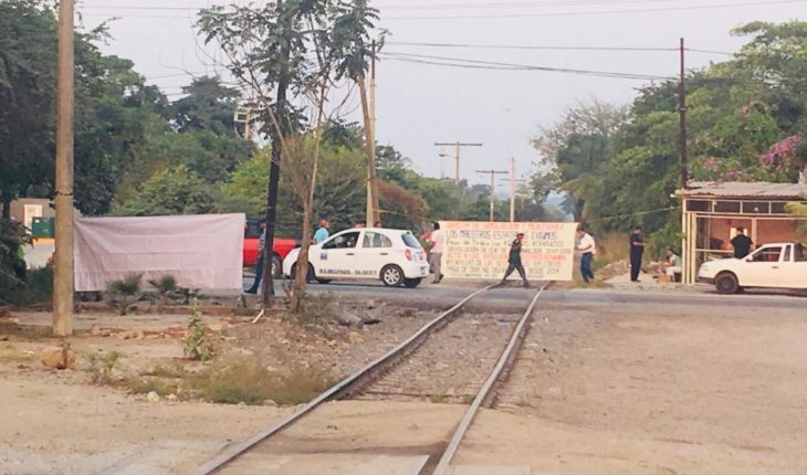 translated from Spanish: Michoacán industrialists demand firmness from authorities to 59 days of blockade on railways