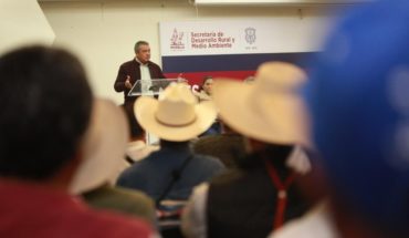translated from Spanish: Municipal President met with ejidale commissioners and peasants from Morelia communities