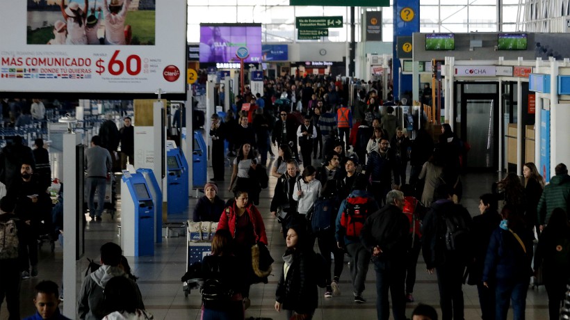Record of passengers at Santiago Airport: 24 million people during the year