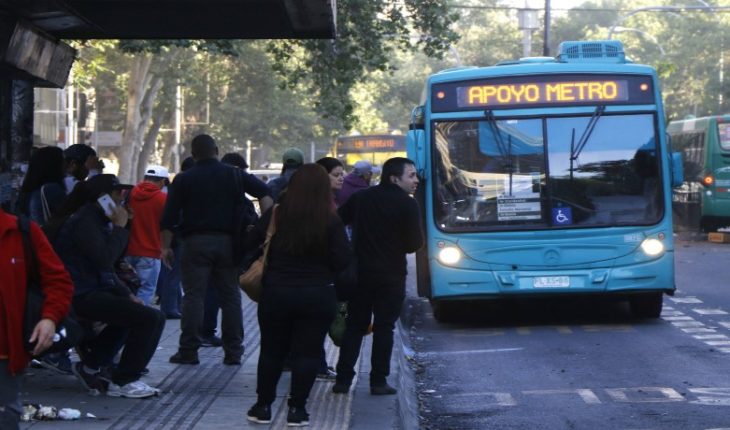 translated from Spanish: They have 27 support buses, 10 extensions and 106 stations for this Sunday