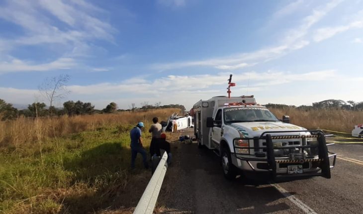 translated from Spanish: Tourist van crash leaves 11 dead in Chiapas