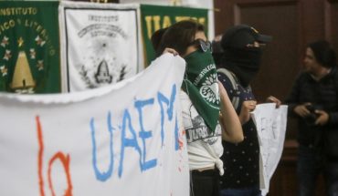 translated from Spanish: UAEM teacher was murdered; students protest