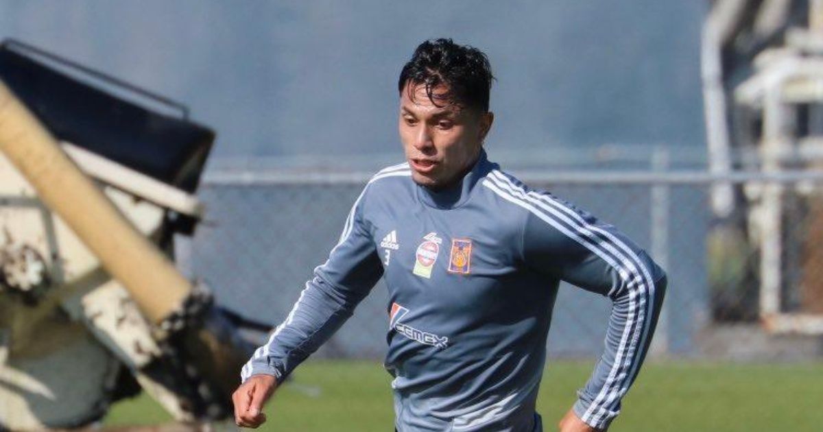 Carlos Salcedo negociaría regreso a Chivas tras ser borrado en Tigres