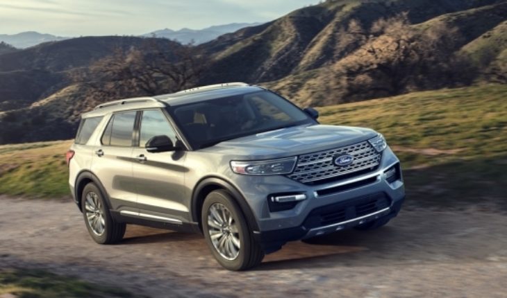 translated from Spanish: All New Explorer is crowned as the Best Big Crossover SUV in Chile