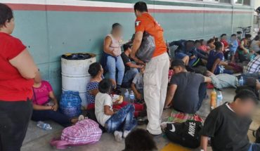 translated from Spanish: Authorities withhold 402 migrants who crossed Suchiate River