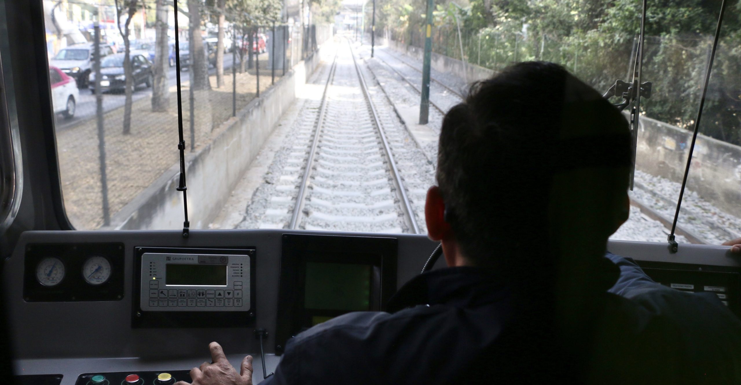 Despite rehabilitation work, users report delays in Light Rail