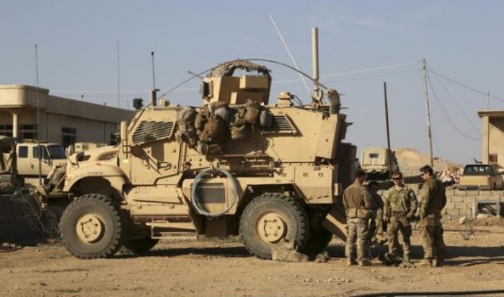translated from Spanish: Eight rockets hit Iraqi base housing Us soldiers