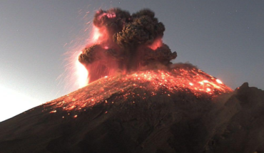 translated from Spanish: Explosion in Popocatépetl generates 3 km fumanola