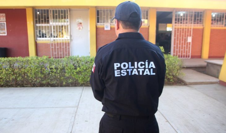translated from Spanish: High school student in Guanajuato shoots gun and injures classmate