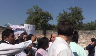 translated from Spanish: Members of the (UNTA) claim amlo in Morelos (Video)