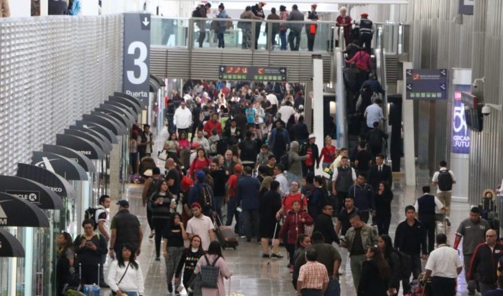 translated from Spanish: Mexico monitors airports and alerts travelers to coronavirus
