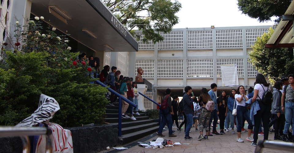 Prepa 7 students stand still and demand deal with Rectory