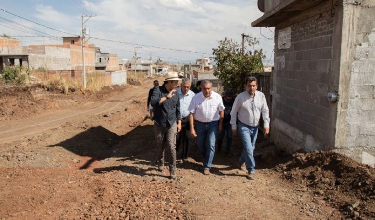 translated from Spanish: Raúl Morón oversees progress of works to the west of Morelia